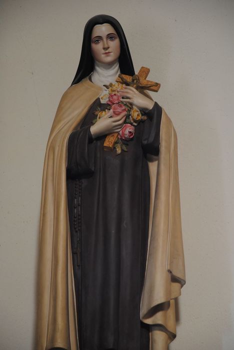 statue : Sainte Thérèse de Lisieux