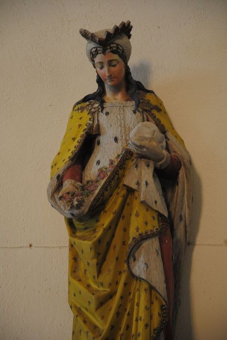 statue : Sainte Elisabeth de Hongrie, vue partielle
