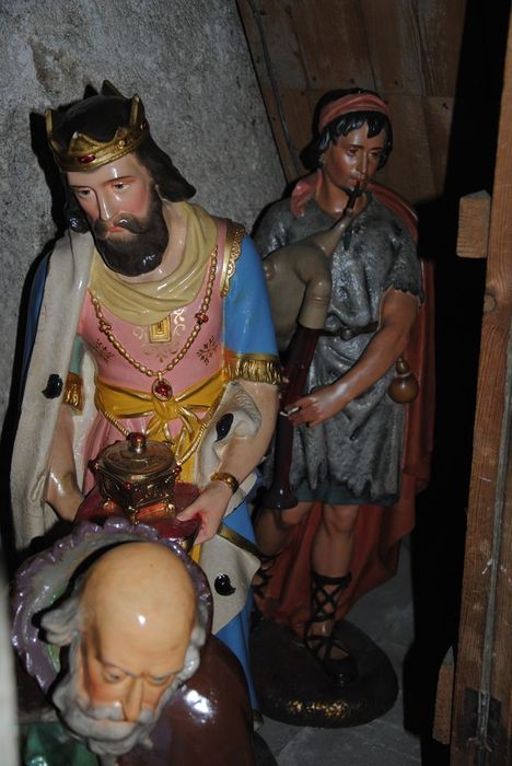 statues : Personnages de la crèche, vue partielle