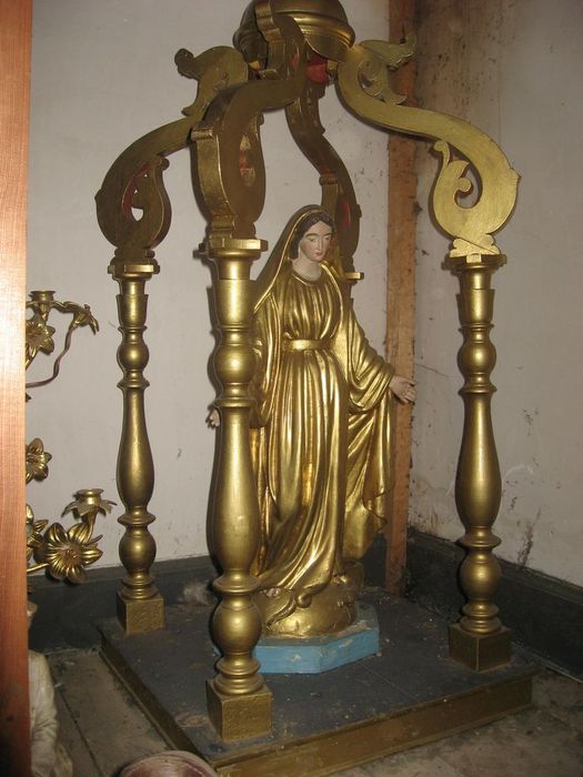 statue sous son dais : Vierge (La)