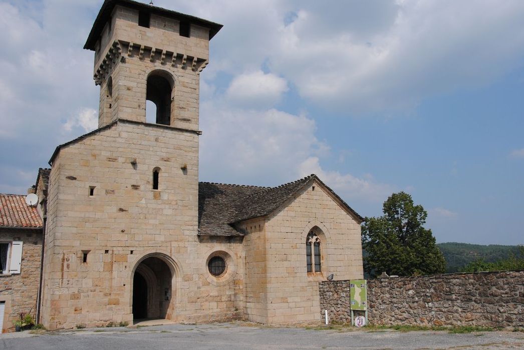 Eglise paroissiale : Façade sud, vue générale