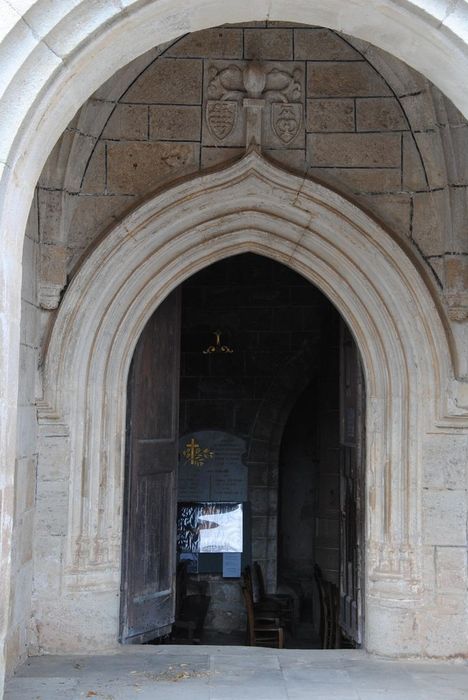 Eglise paroissiale : Portail sud, vue générale