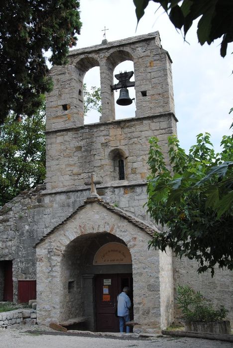 église Saint-Jacques de Naves : Façade occidentale, vue générale