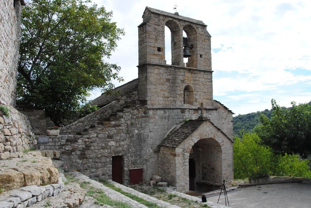 église Saint-Jacques de Naves : Façade occidentale, vue générale