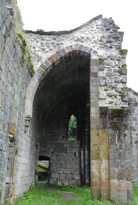 Abbaye : Vue partielle des ruines