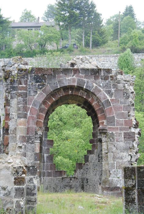 Abbaye : Vue partielle des ruines