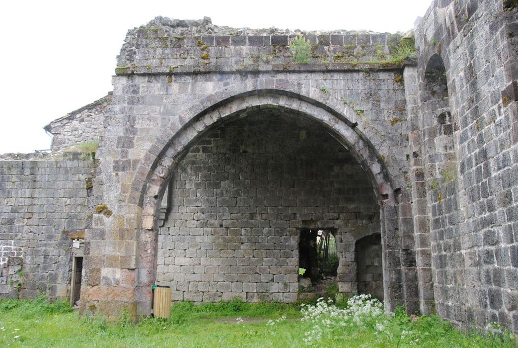 Abbaye : Vue partielle des ruines