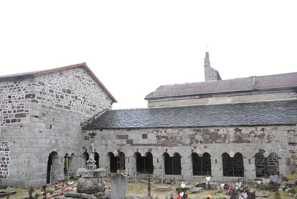 Abbaye : Cloître, vue partielle