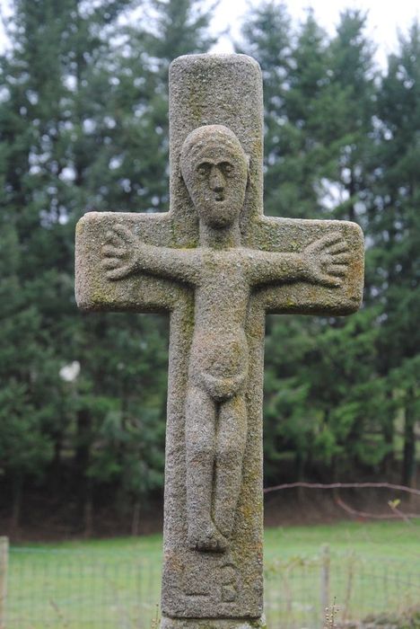 croix de cimetière, vue partielle