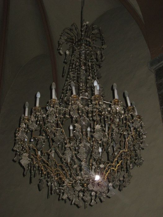 lustre d'église orné de verroteries - © Ministère de la Culture (France), Conservation des antiquités et des objets d’art de l’Ardèche – Tous droits réservés