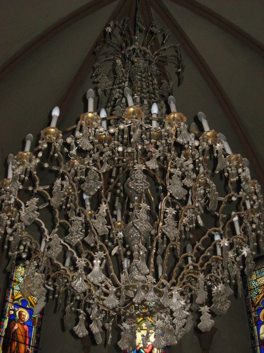 lustre d'église orné de verroteries - © Ministère de la Culture (France), Conservation des antiquités et des objets d’art de l’Ardèche – Tous droits réservés