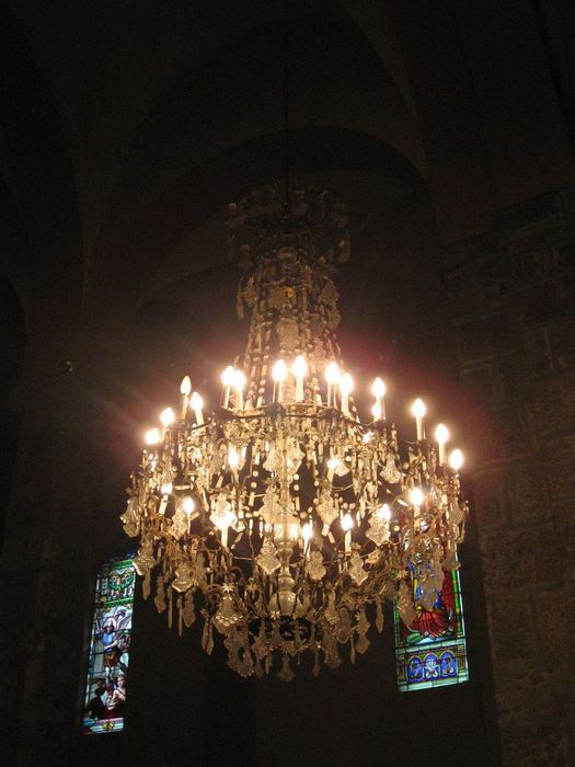 lustre d'église orné de verroteries - © Ministère de la Culture (France), Médiathèque du patrimoine et de la photographie, Conservation des antiquités et des objets d’art de l’Ardèche – Tous droits réservés