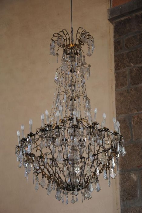 lustre d'église orné de verroteries - © Ministère de la Culture (France), Conservation des antiquités et des objets d’art de l’Ardèche – Tous droits réservés