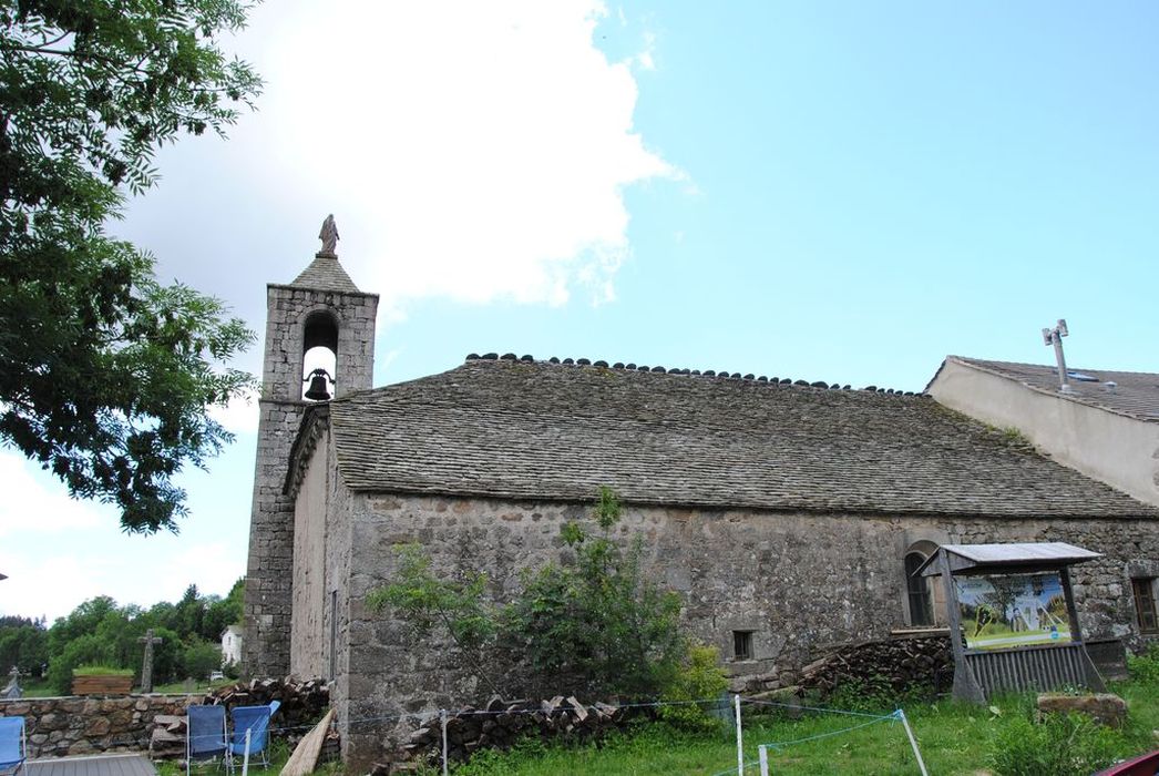 Eglise paroissiale : Façade latérale nord, vue générale