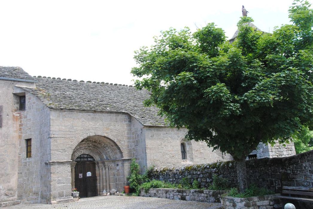 Eglise paroissiale : Façade latérale sud, vue partielle