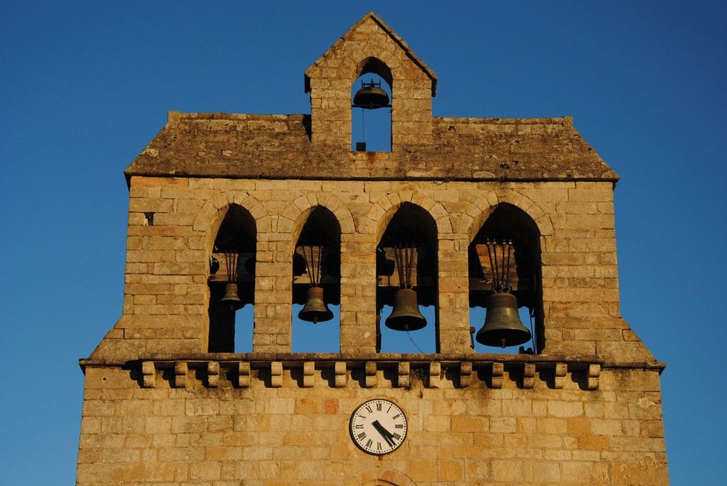 Eglise paroissiale : Façade occidentale, vue partielle