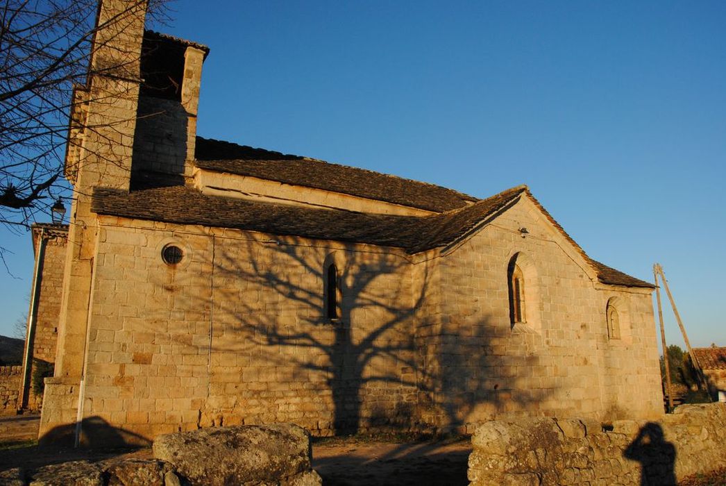 Eglise paroissiale : Façade latérale sud, vue générale