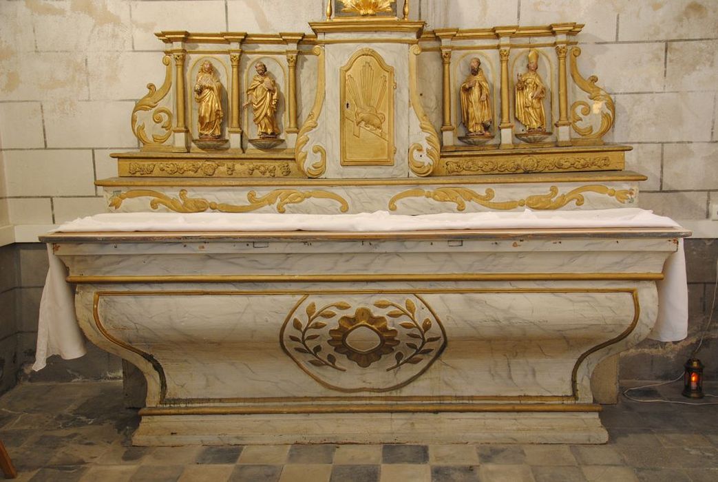 Autel de Notre Dame de Niegles avec tabernacle et gradin d'autel orné de 4 statuettes