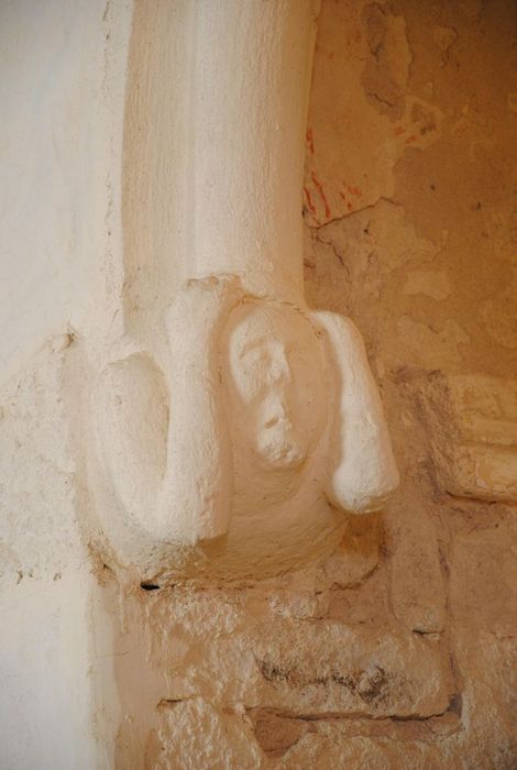 Eglise de Nieigles (ancienne) : Détail d'une console sculptée