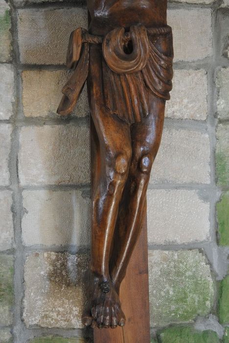 statue : Grand Christ en croix, vue partielle