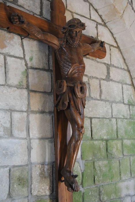 statue : Grand Christ en croix