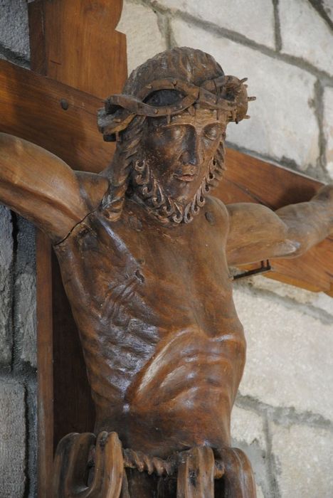 statue : Grand Christ en croix, vue partielle