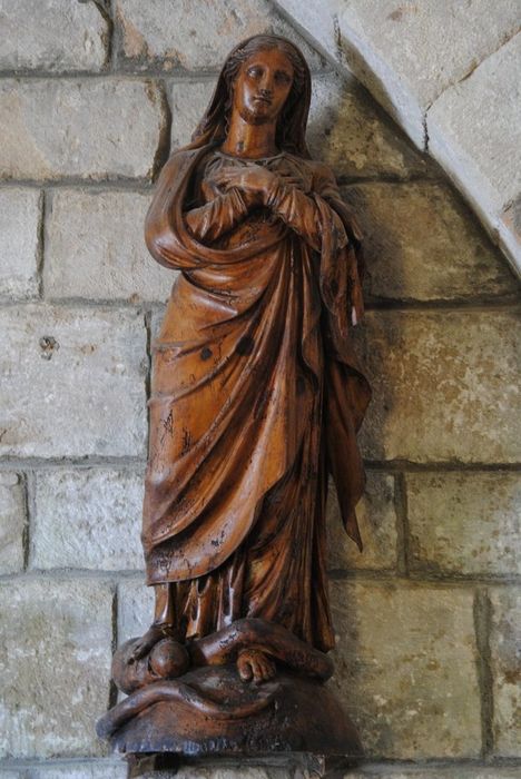 statue : sainte non identifiée