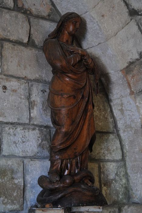 statue : sainte non identifiée