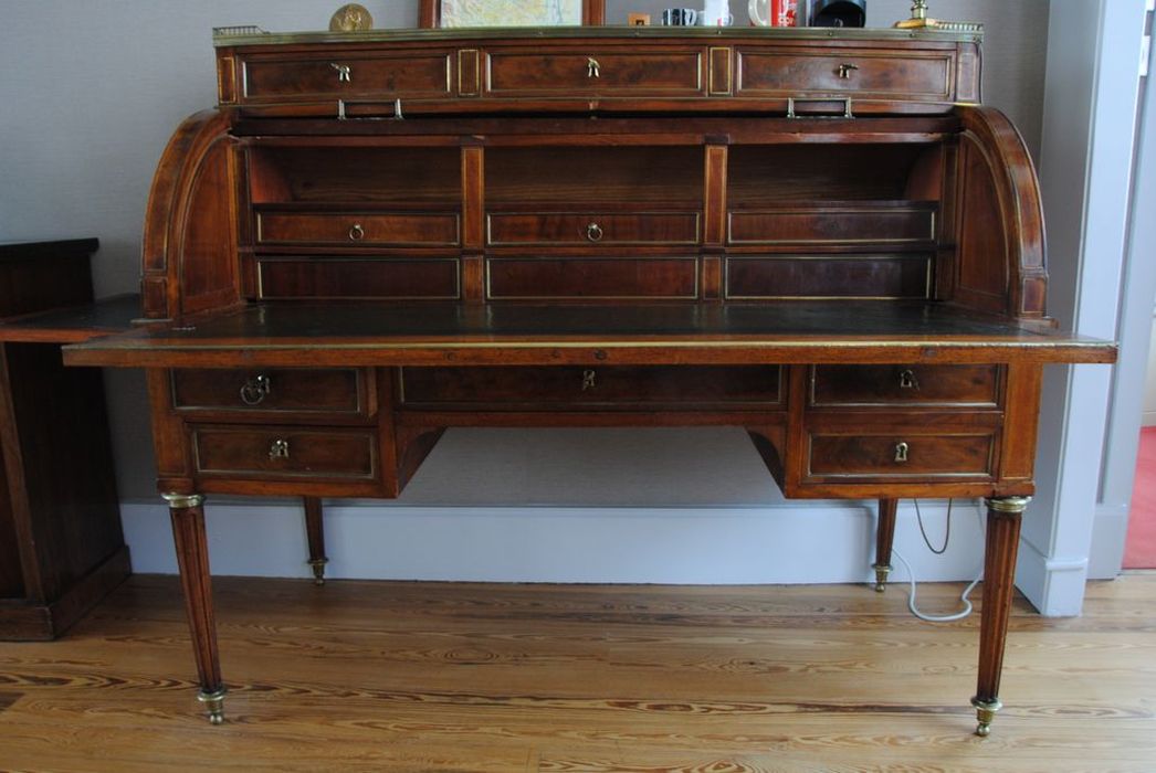bureau à cylindres - © Ministère de la Culture (France), Médiathèque du patrimoine et de la photographie, Conservation des antiquités et des objets d’art de l’Ardèche – Tous droits réservés