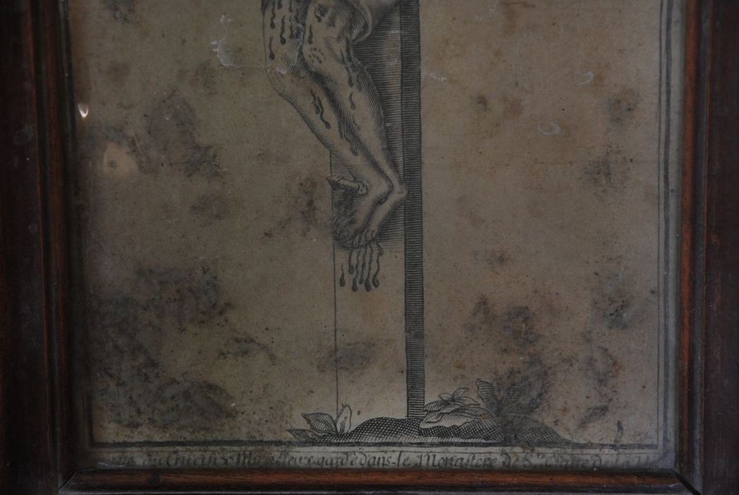 estampe avec cadre : Christ en croix, détail - © Ministère de la Culture (France), Médiathèque du patrimoine et de la photographie, Conservation des antiquités et des objets d’art de l’Ardèche – Tous droits réservés