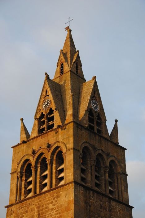 Eglise Saint-Pierre-aux-Liens : Clocher, vue partielle