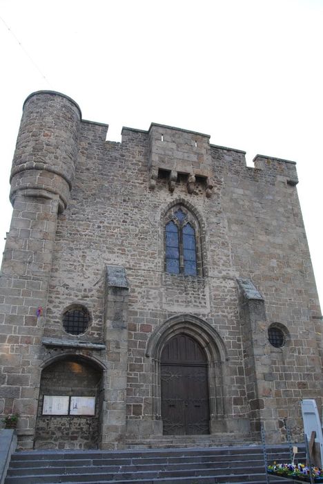 Eglise Saint-Pierre-aux-Liens : Façade occidentale, vue générale