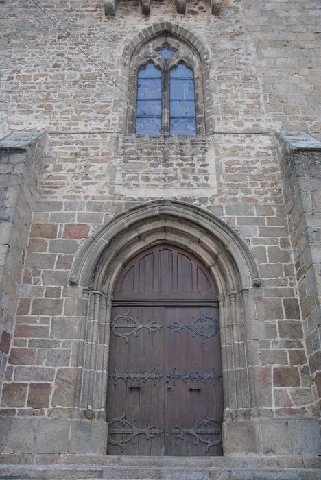 Eglise Saint-Pierre-aux-Liens : Portail occidental, vue générale