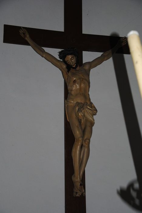 Statue : Christ en croix