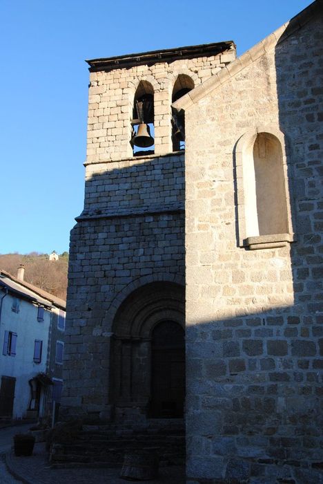 Eglise Notre-Dame : Clocher, élévation sud, vue partielle