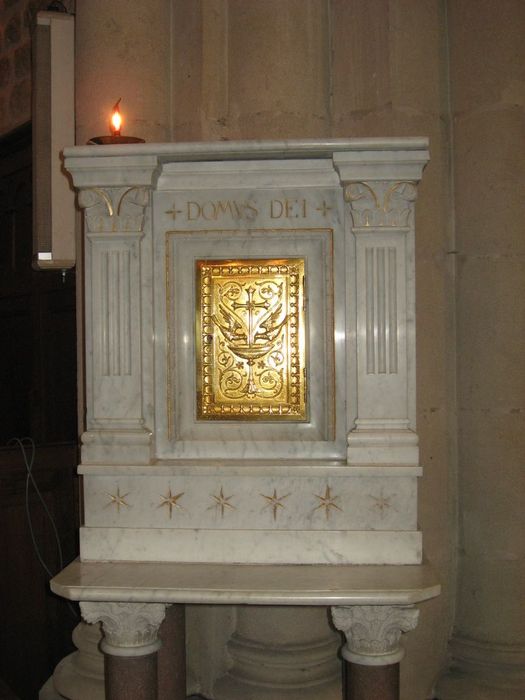 tabernacle du maître-autel consacré à Saint-Agrève, vue partielle