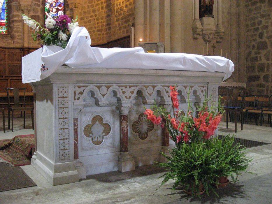 maître-autel consacré à Saint-Agrève