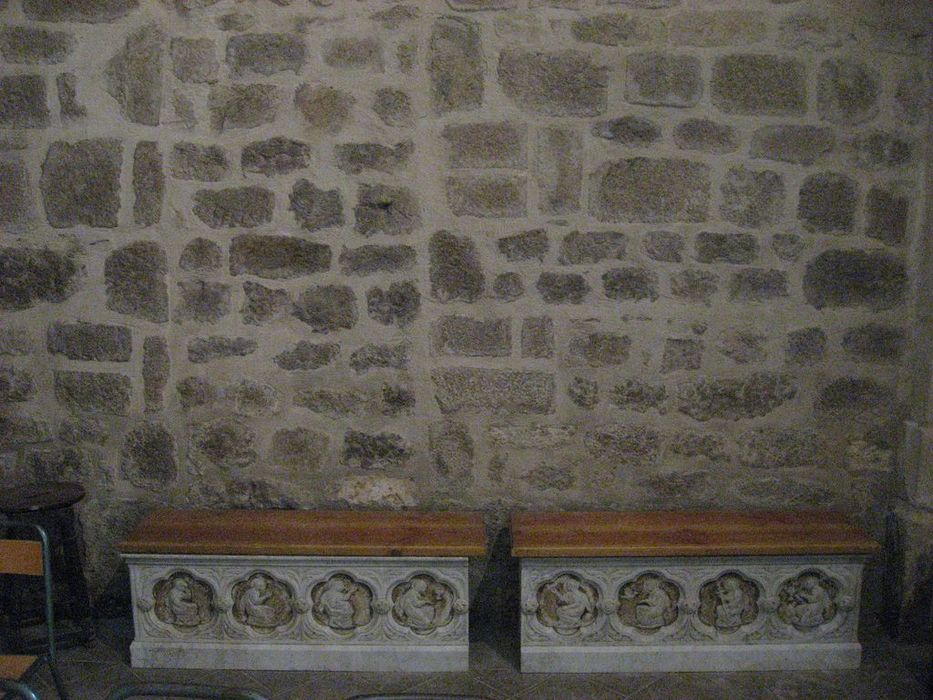 anciens gradins du maître-autel consacré à Saint-Agrève