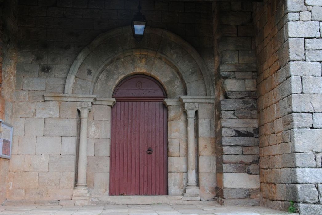 Eglise Saint-Pierre-aux-Liens : Portail sud, vue générale