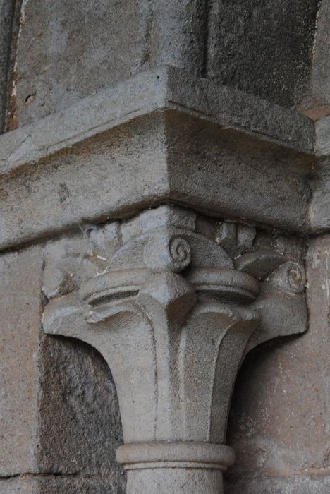 Eglise Saint-Pierre-aux-Liens : Portail sud, détail