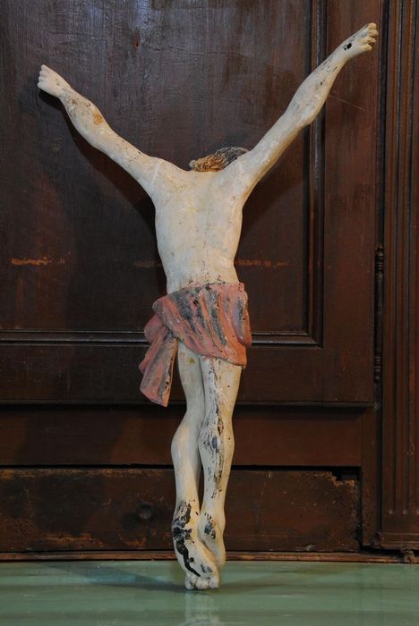 statue : Christ en croix, revers, vue générale