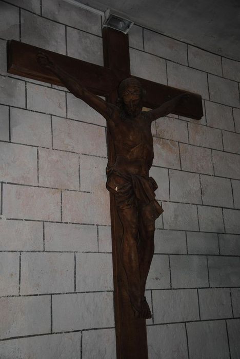 Statue : Christ en croix