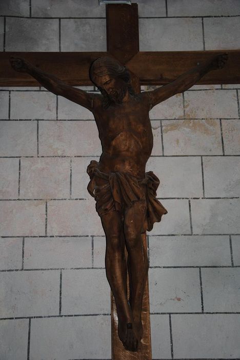 statue : Christ en croix