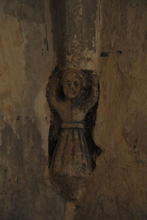 Eglise Saint-Pierre-aux-Liens : Détail d'une console sculptée