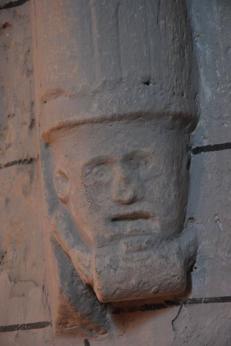 Eglise Saint-Pierre-aux-Liens : Détail d'une console sculptée