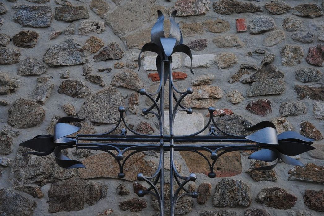 croix, girouette, vue partielle