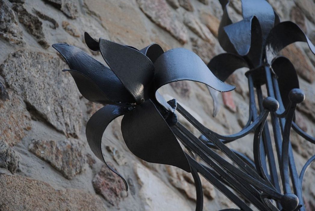 croix, girouette, détail