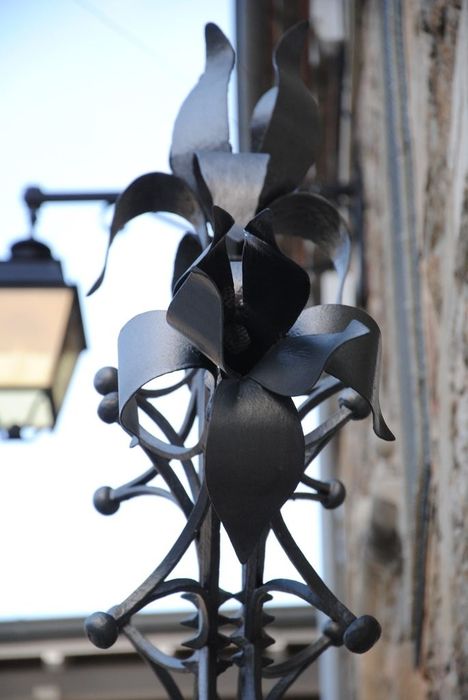 croix, girouette, détail