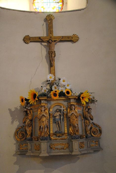 tabernacle avec porte du Christ portant sa croix et entablement