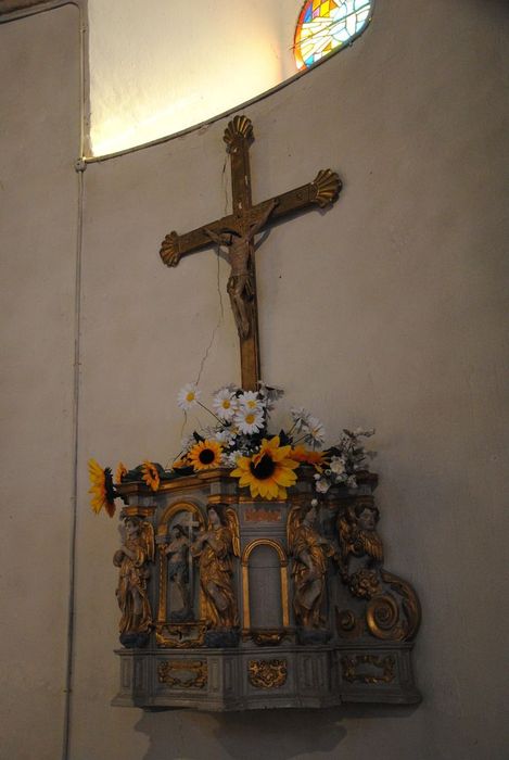 tabernacle avec porte du Christ portant sa croix et entablement